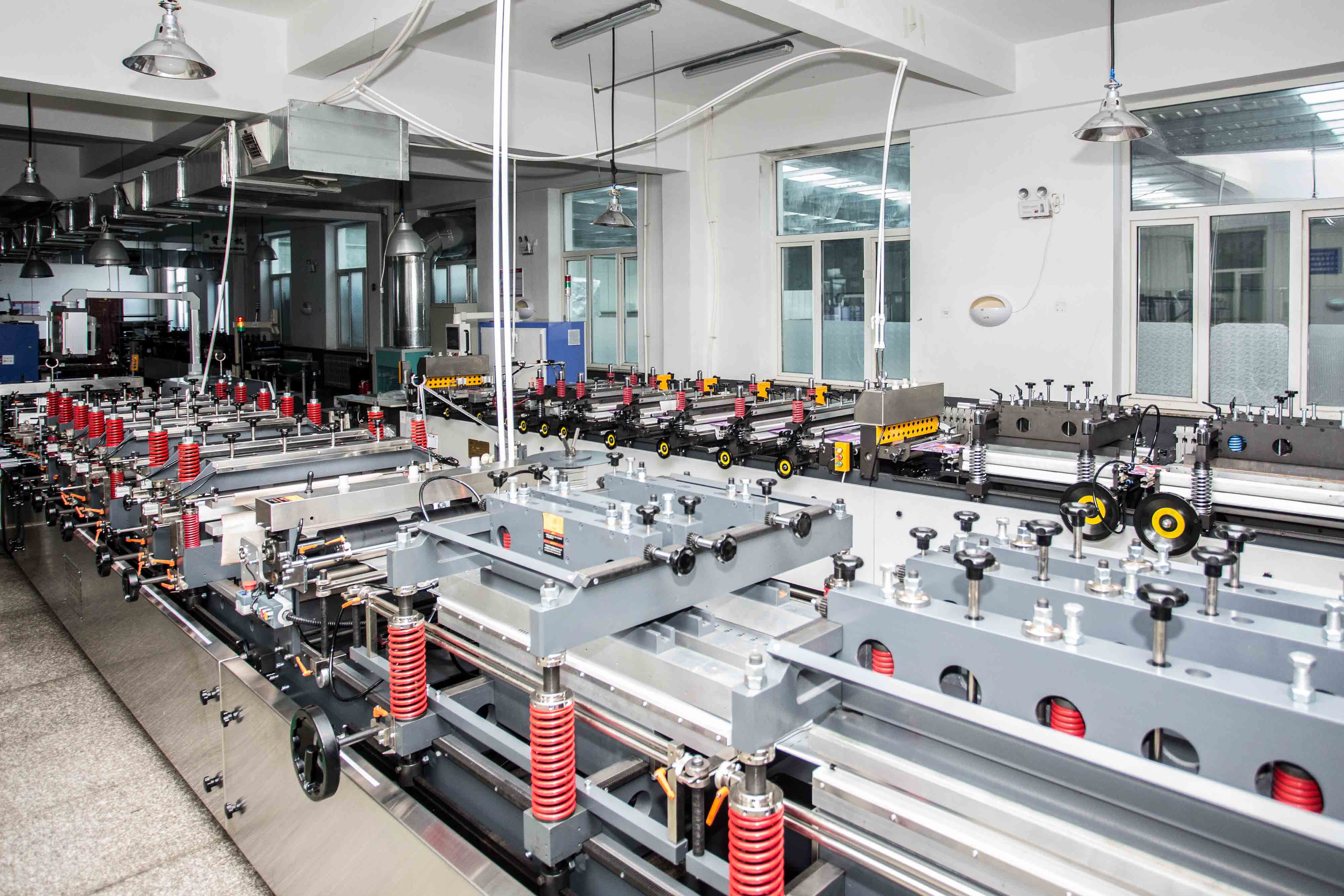 Pouch converting machine processing zippers
