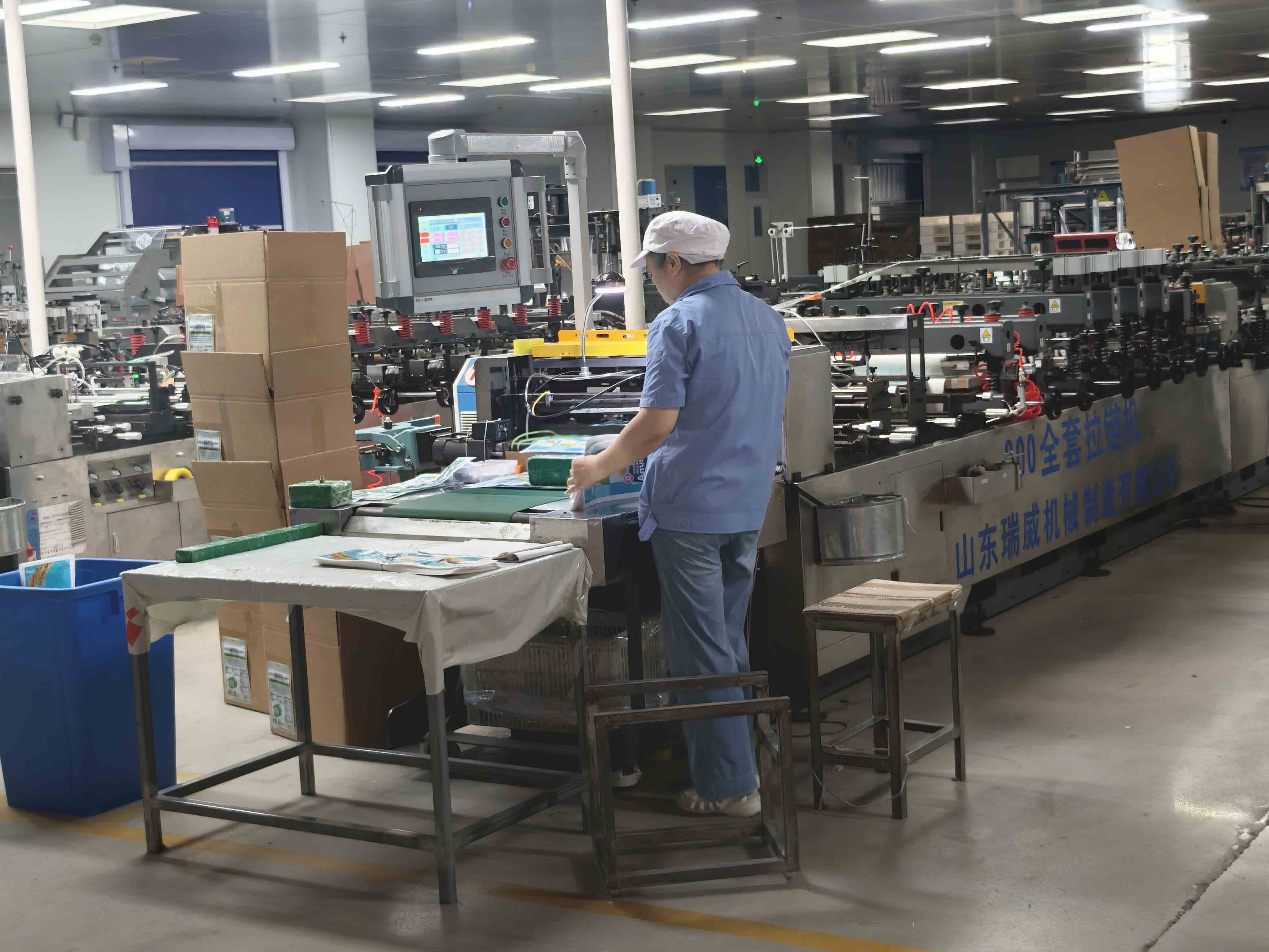 Mylarbag pouch-making workstation with flexible packaging in production